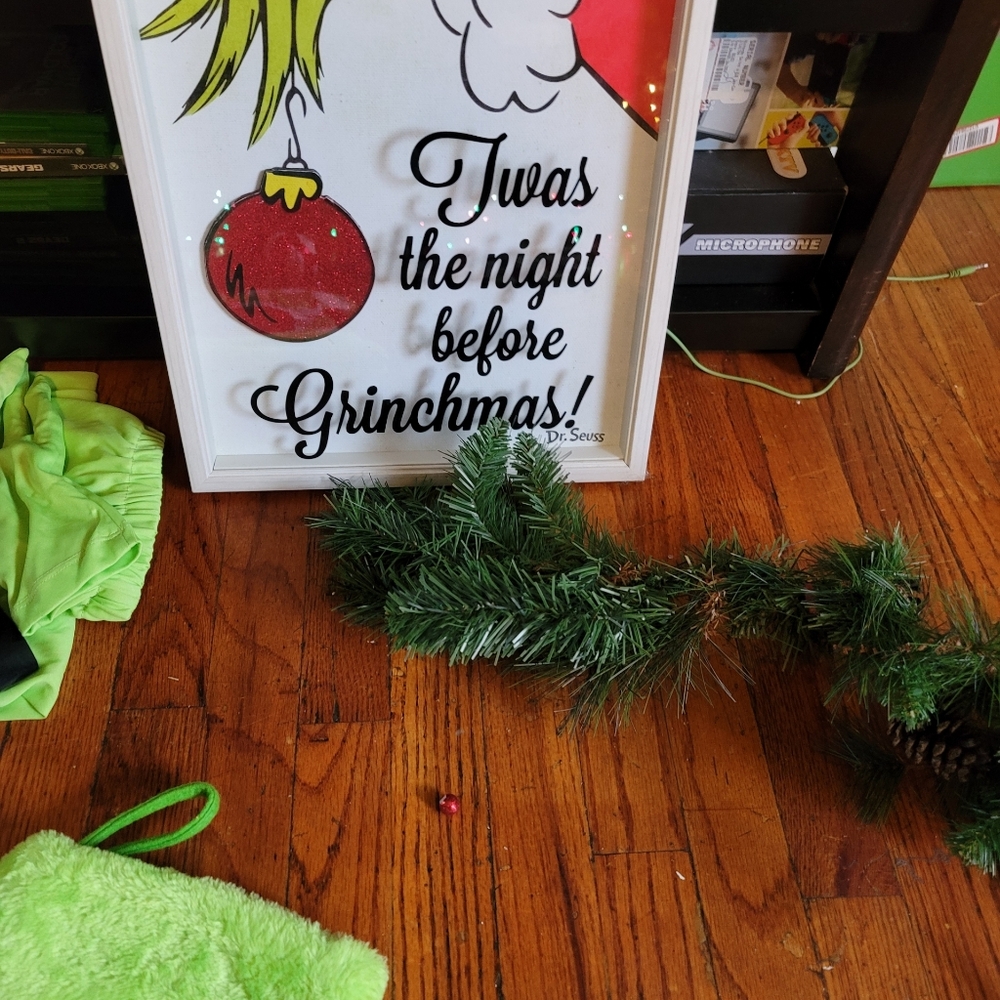 Grinch Christmas Decor - Picture 5 of 9